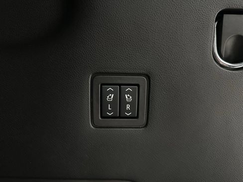 Used 2022 Chevrolet Traverse High Country AWD/4WD image 45