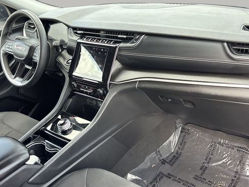 Used 2023 Jeep Grand Cherokee L Laredo image 11