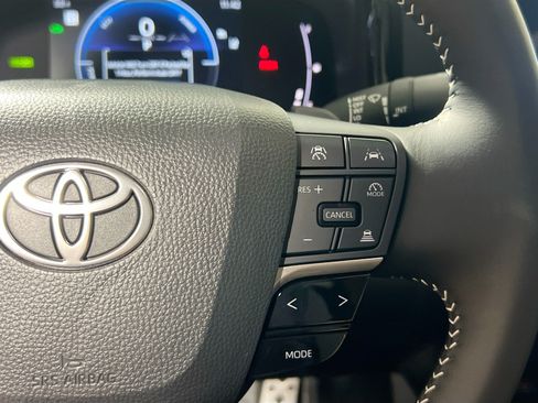 Used 2026 Toyota Camry SE FWD image 19
