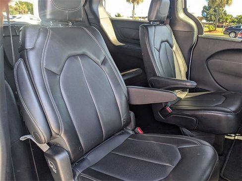 Used 2023 Chrysler Pacifica Touring-L w/ S Appearance Package image 28