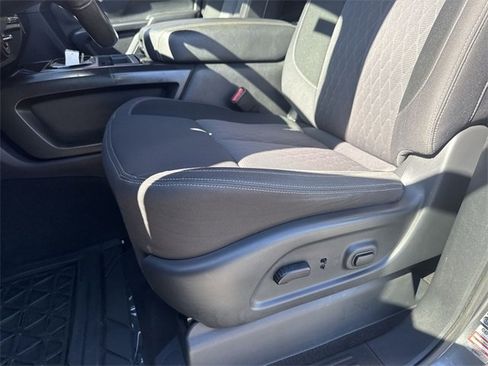 Used 2023 Nissan Titan SV w/ SV Convenience Package image 12