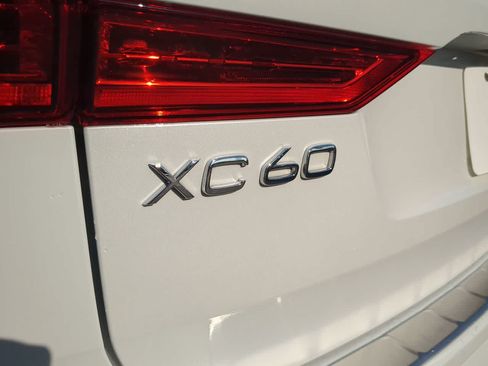 Used 2023 Volvo XC60 B5 Ultimate w/ Protection Package Premier FWD image 13