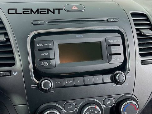 Used 2017 Kia Forte LX image 19