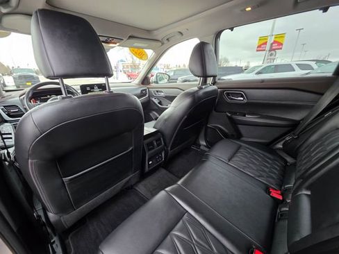 Used 2022 Nissan Rogue Platinum w/ Head-Up Display Package image 11