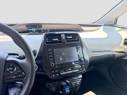 Used 2022 Toyota Prius LE FWD image 13