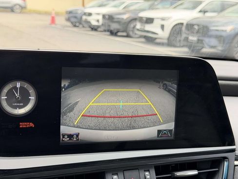 Used 2022 Lexus ES 350 w/ Premium Package FWD image 4