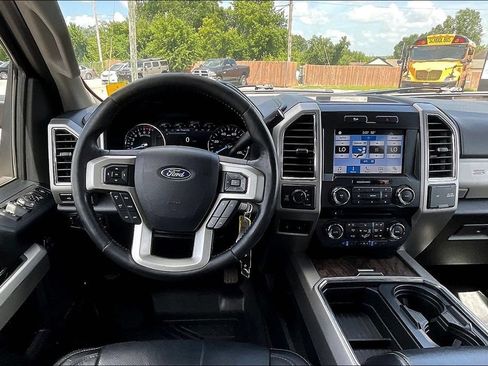 Used 2018 Ford F250 Lariat w/ Lariat Value Package AWD/4WD image 6