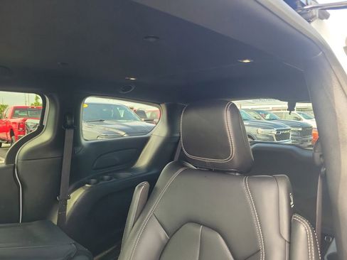 Used 2024 Chrysler Pacifica Limited FWD image 9