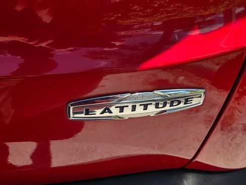 Used 2019 Jeep Renegade Latitude FWD image 5