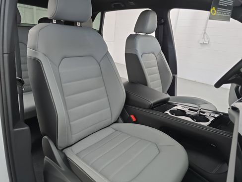 New 2026 Volkswagen Atlas Cross Sport SEL AWD/4WD image 10
