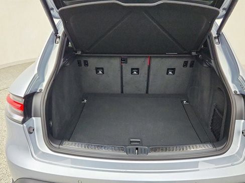 Used 2025 Porsche Macan AWD/4WD image 23