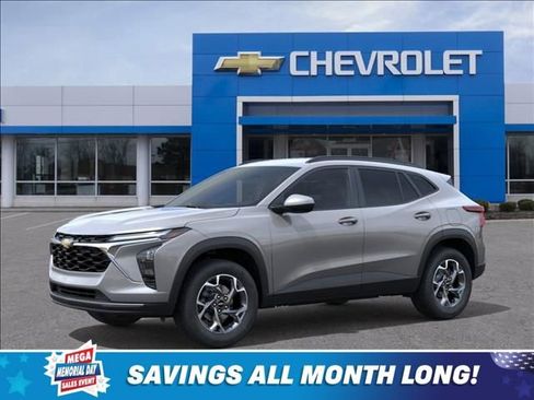 New 2026 Chevrolet Trax LT w/ Driver Confidence Package FWD image 2