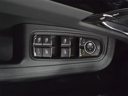 Certified 2025 Porsche Macan image 21