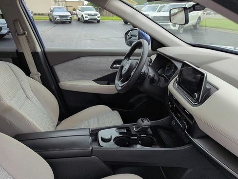 Used 2023 Nissan Rogue SV AWD/4WD image 10