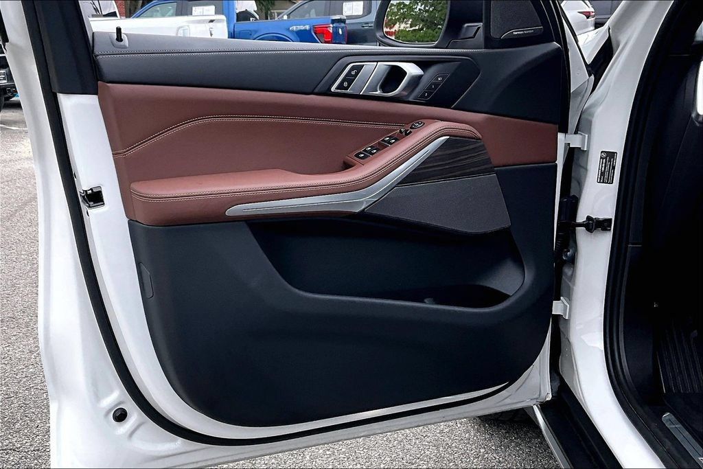 Certified 2025 BMW X5 sDrive40i w/ Premium Package RWD image 16