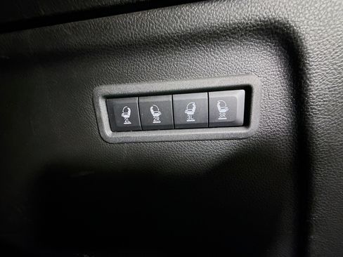 Used 2024 Jeep Wagoneer L Series II RWD image 45