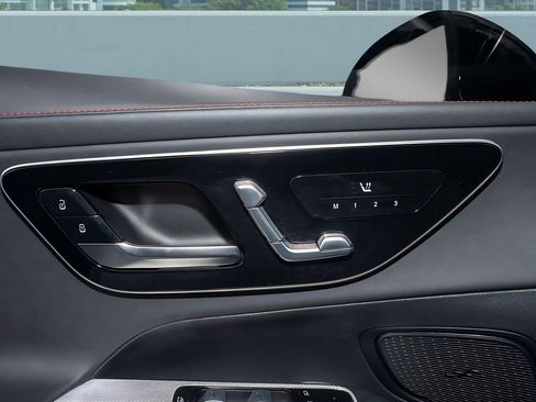 Used 2024 Mercedes-Benz GLC 43 AMG 4MATIC image 27