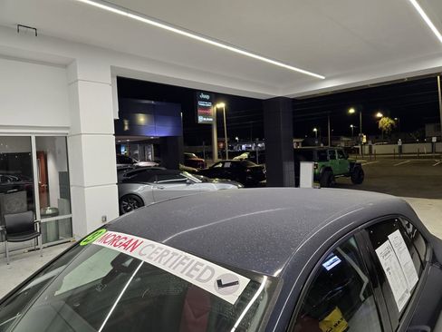 Used 2023 Porsche Macan image 12