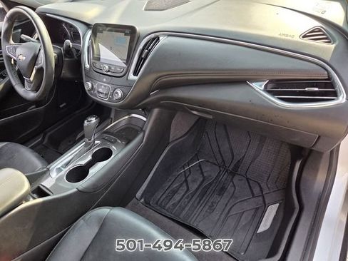 Used 2018 Chevrolet Malibu LT w/ Leather Package FWD image 16