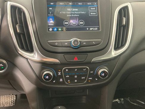 Used 2019 Chevrolet Equinox LT image 2