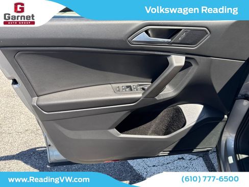 Used 2021 Volkswagen Tiguan SE w/ Panoramic Sunroof Package AWD/4WD image 11