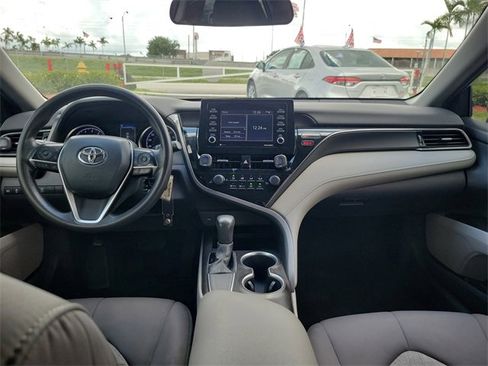 Used 2021 Toyota Camry LE image 10