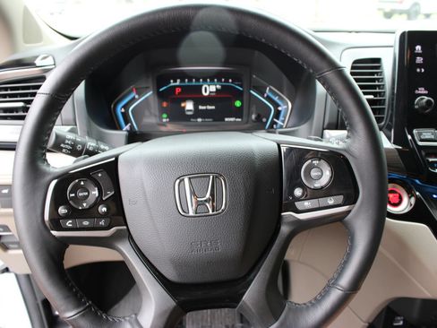Used 2024 Honda Odyssey Elite image 12