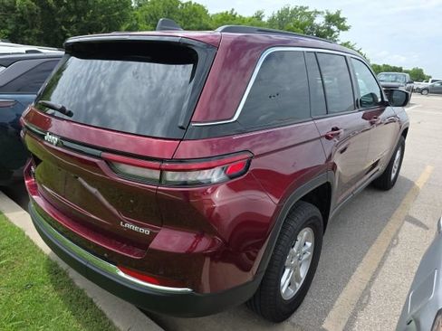 Used 2025 Jeep Grand Cherokee Laredo AWD/4WD image 5