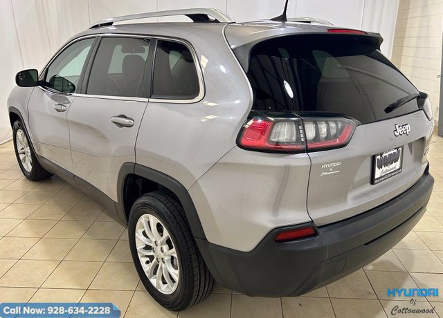 Used 2019 Jeep Cherokee Latitude w/ Popular Appearance Group FWD image 3