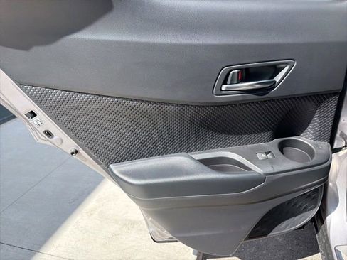 Used 2019 Toyota C-HR LE FWD image 16