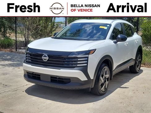 Used 2026 Nissan Kicks SV w/ Illumination Package FWD image 1