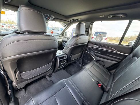 Used 2024 Jeep Grand Cherokee Limited w/ Luxury Tech Group II image 14