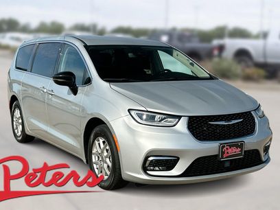 Used 2024 Chrysler Pacifica Touring-L