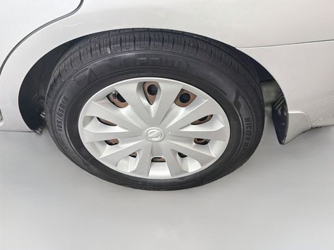 Used 2016 Nissan Versa SV FWD image 11