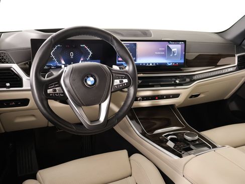 Used 2025 BMW X5 xDrive40i AWD/4WD image 2