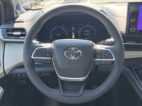 New 2026 Toyota Sienna Platinum AWD/4WD image 22