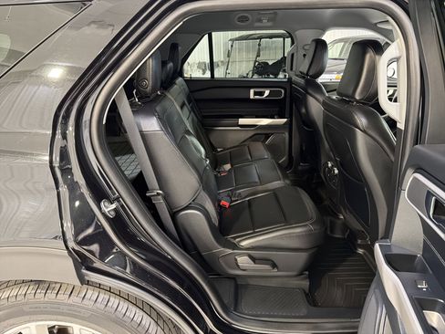 Used 2020 Ford Explorer XLT w/ Equipment Group 202A image 13