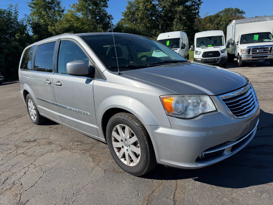 Used 2014 Chrysler Town & Country Touring FWD image 7