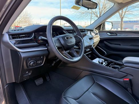 Used 2023 Jeep Grand Cherokee 4WD 4xe image 9