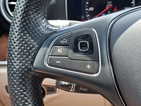 Used 2017 Mercedes-Benz E 300 4MATIC image 23