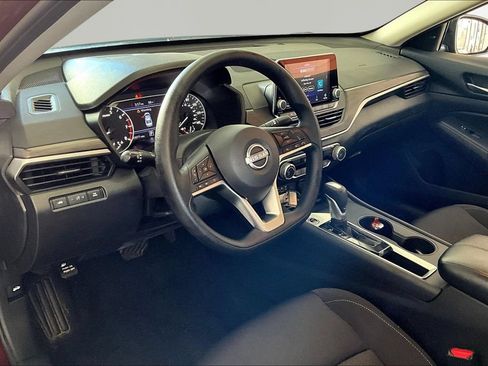 Used 2025 Nissan Altima 2.5 SV FWD image 16