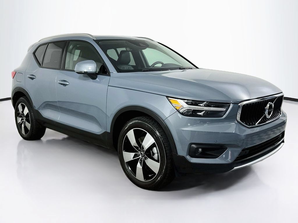 Used 2022 Volvo XC40 T5 Momentum AWD/4WD image 2
