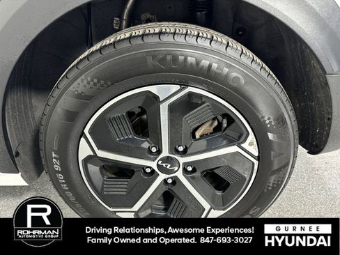 Used 2023 Kia Niro LX image 5