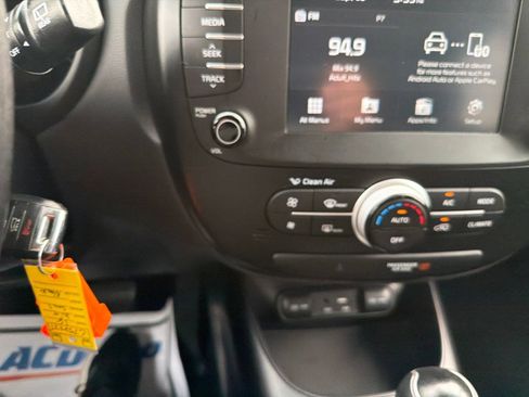 Used 2018 Kia Soul + FWD image 16