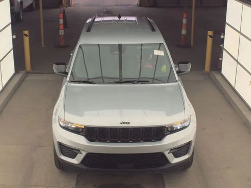 Used 2024 Jeep Grand Cherokee Limited w/ Black Appearance Package image 3