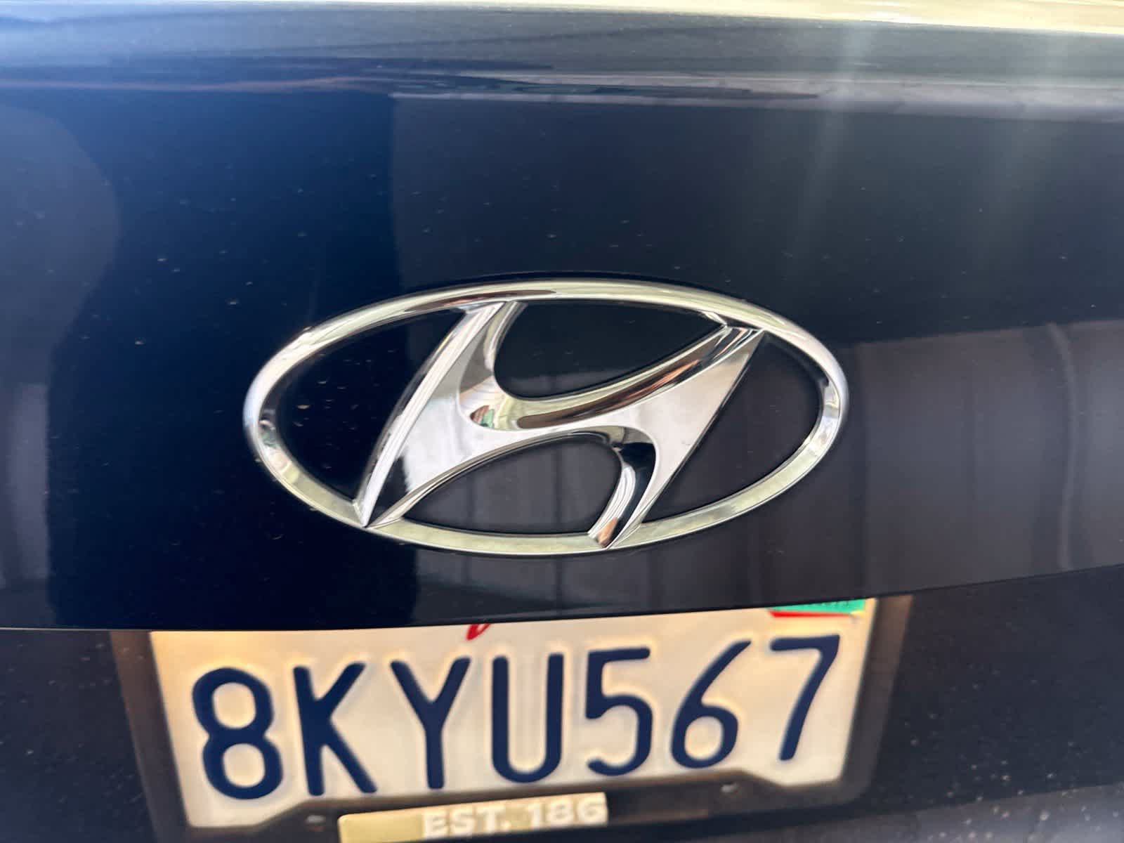 Used 2017 Hyundai Elantra Limited w/ Limited Tech Package 04 FWD image 14