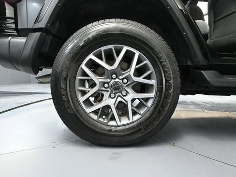 Used 2024 Jeep Wrangler Sahara image 15