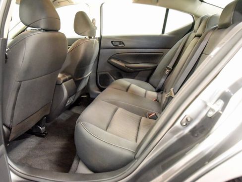 Used 2024 Nissan Altima 2.5 SV image 4