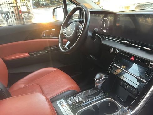 Used 2023 Kia Carnival SX image 11