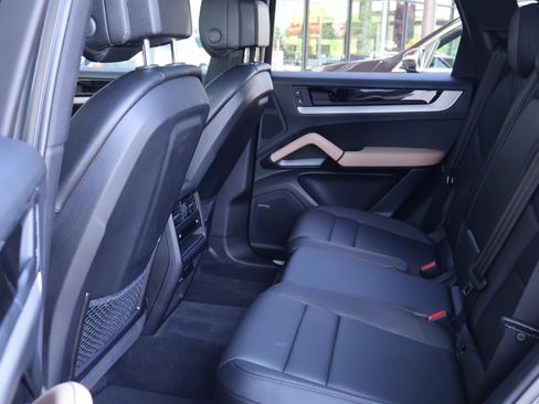 Used 2024 Porsche Cayenne image 18